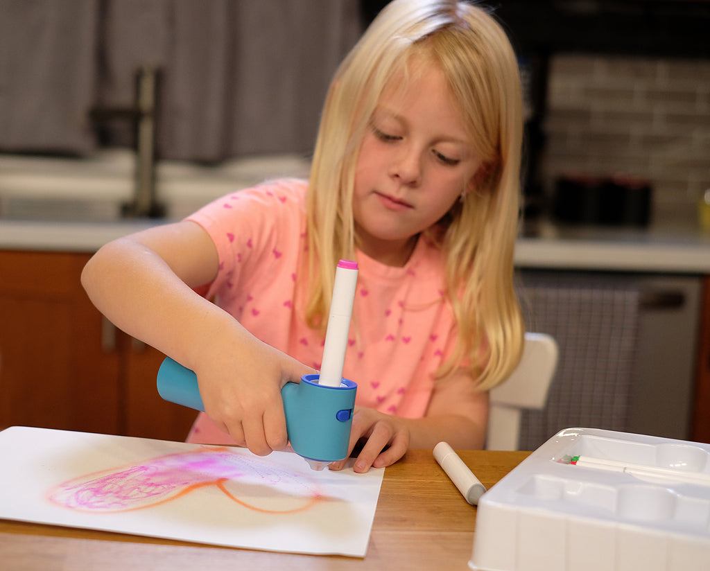 girl using the aircolor